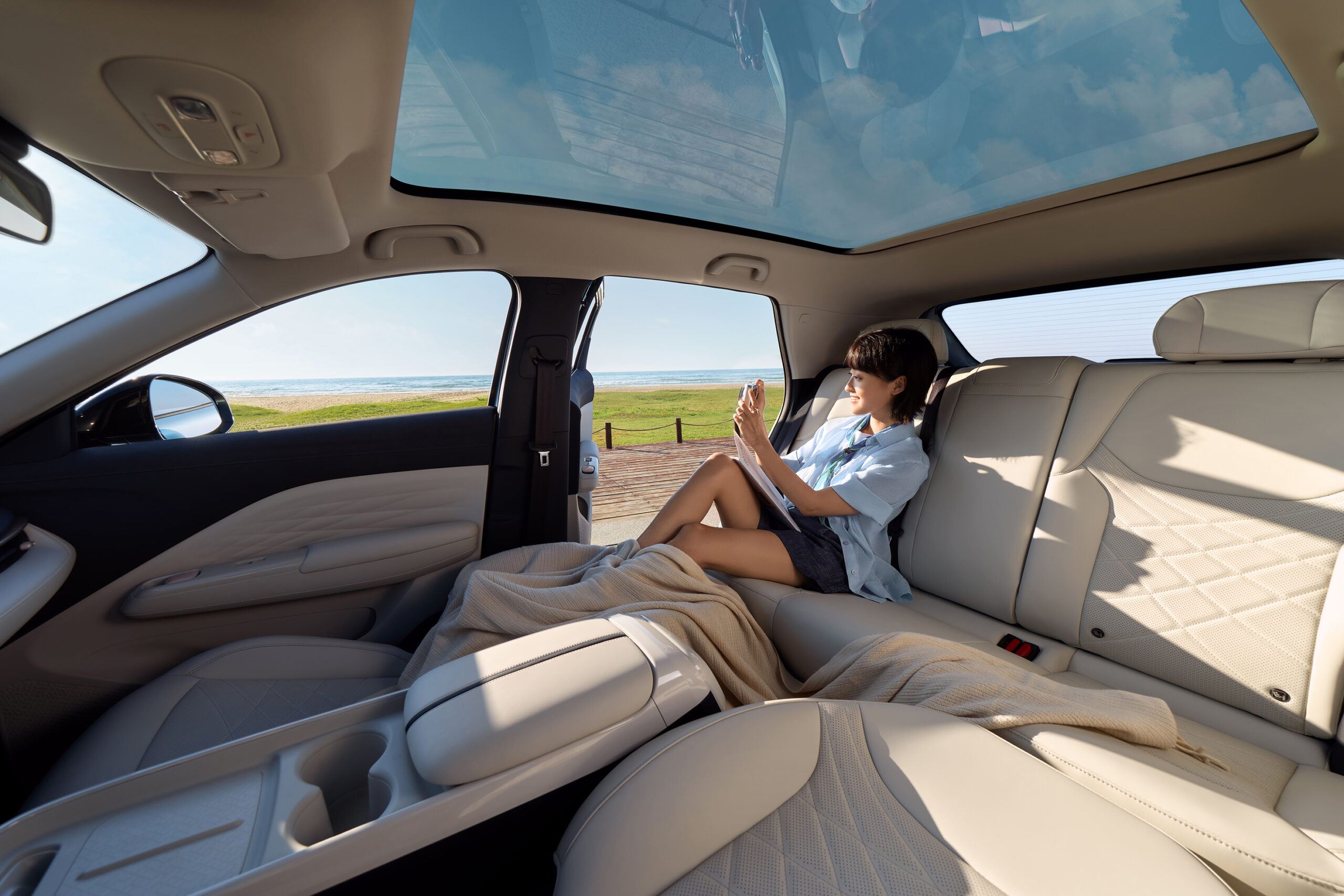Spacious Interior }}